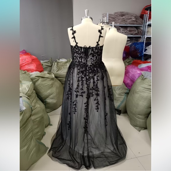 Custom made ivory & black wedding dress - Picture 2 of 2